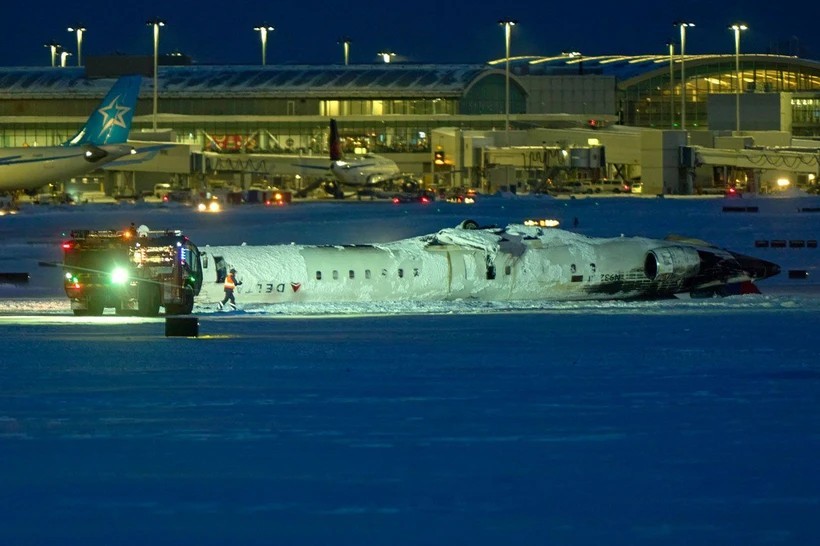 Toronto'da Delta Air Lines Uçağı Acil İniş Yaptı: Kadın Pilot İddiaları ve Sosyal Medya Tepkileri