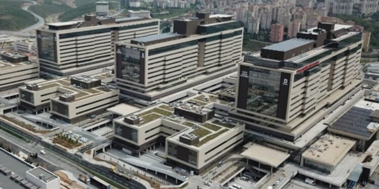 Başakşehir Çam ve Sakura Şehir Hastanesi ‘En İyi Sağlık Kompleksi’ ödülüne sahip oldu