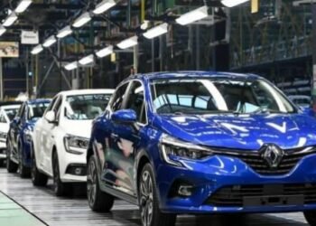 Tepkilere dayanamayan Renault Moskova’daki üretim faaliyetlerini durdurdu