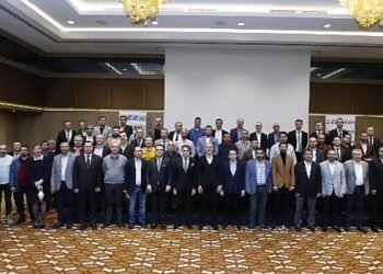 E.C.A., finansal eğitime katılan bayilerine sertifikalarını teslim etti