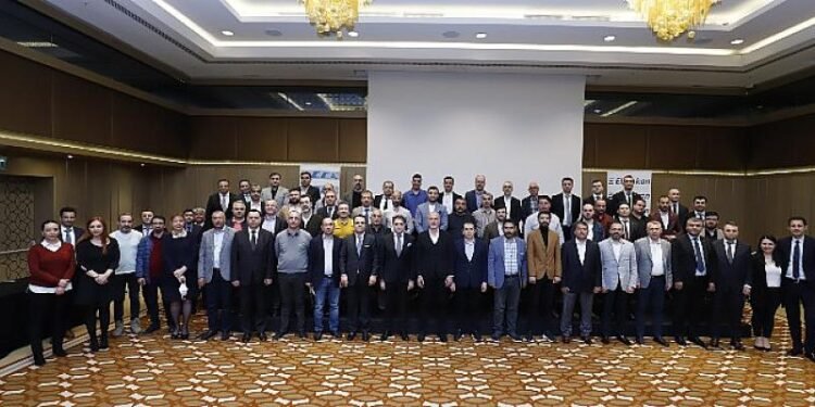 E.C.A., finansal eğitime katılan bayilerine sertifikalarını teslim etti