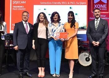 Şişecam çevre dostu “Sırma Su Şişesi” tasarımıyla ödül aldı