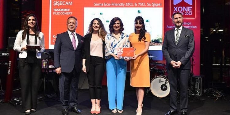 Şişecam çevre dostu “Sırma Su Şişesi” tasarımıyla ödül aldı