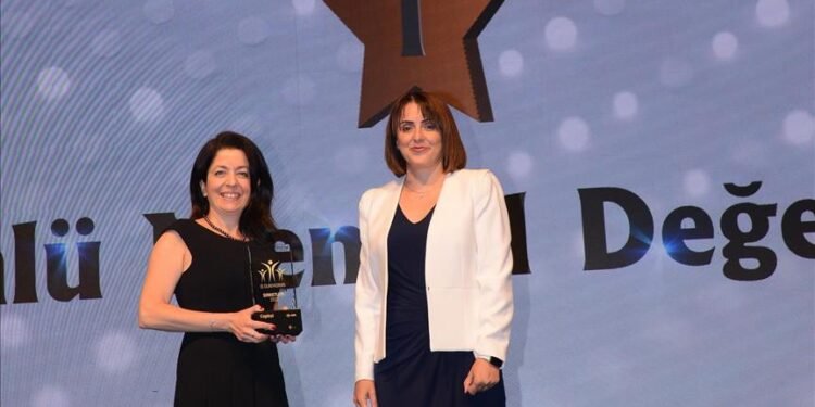 ÜNLÜ Menkul Değerler “En Beğenilen Aracı Kurum” oldu