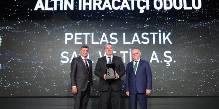 Lastik sektörünün ihracat şampiyonu Petlas oldu