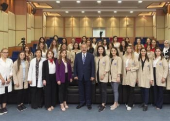 Adil Sani Konukoğlu, Sanko Holding’in kadın mühendisleriyle bir araya geldi