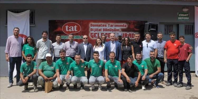 Tat Gıda dijital dönüşüm kapsamında çiftçilerle buluştu
