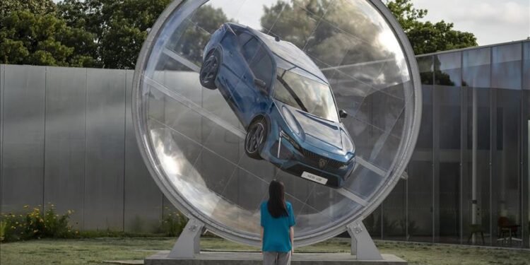 Yeni Peugeot 408, “küre” konseptiyle dikkat çekiyor