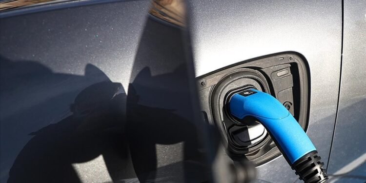 Çin, elektrikli araçların vergi muafiyetini uzattı