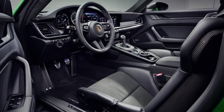Porsche yeni 911 Carrera T modelini tanıttı