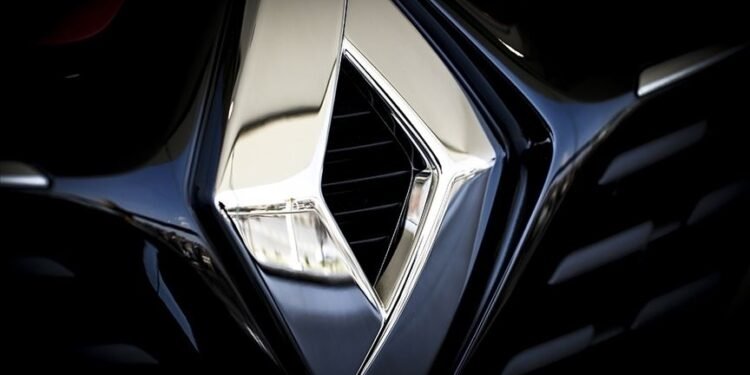 Renault, Nissan’daki mevcut hissesini düşürmeyi tartışıyor