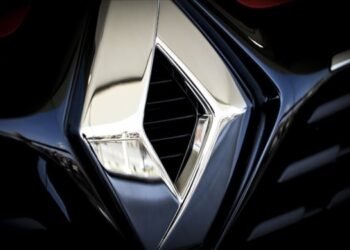 Renault, Nissan’daki mevcut hissesini düşürmeyi tartışıyor