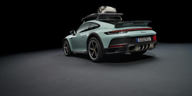 Porsche 911 Dakar modelini tanıttı