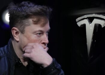 Elon Musk, 3,95 milyar dolarlık daha Tesla hissesi sattı
