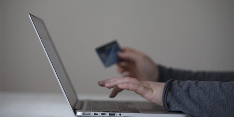 Türkiye’nin e-ticaret hacmi 348 milyar liraya ulaştı