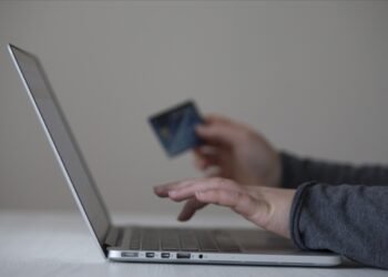 Türkiye’nin e-ticaret hacmi 348 milyar liraya ulaştı