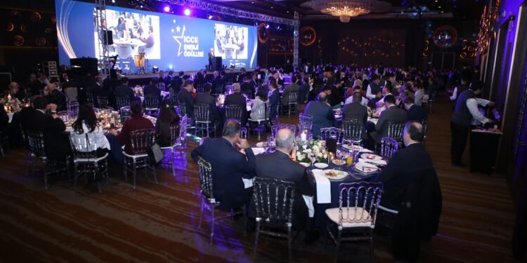 Enerji Ödülleri Töreni’nde enerji sektörü bir araya geldi