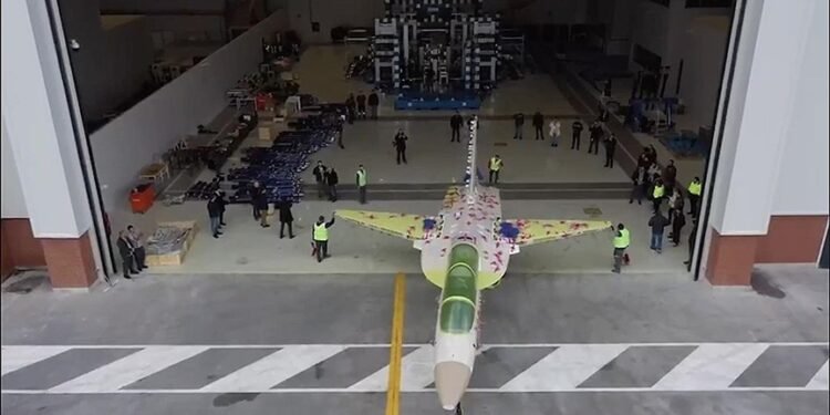 Hürjet ilk uçuşuna hazırlanıyor