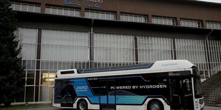 Hırvatistan, hidrojen yakıtlı otobüsünü tanıttı
