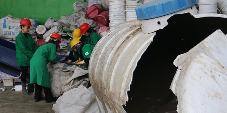 Bir ayda 90 ton plastik atık ekonomiye kazandırıldı