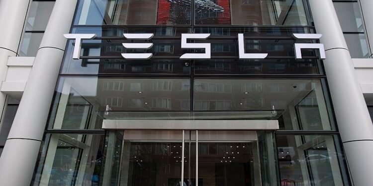 Tesla geçen yılın son çeyreğinde rekor kâr elde etti