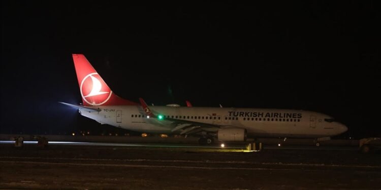 THY, deprem bölgesindeki 1000 aileden birer kişiyi işe alacağını açıkladı