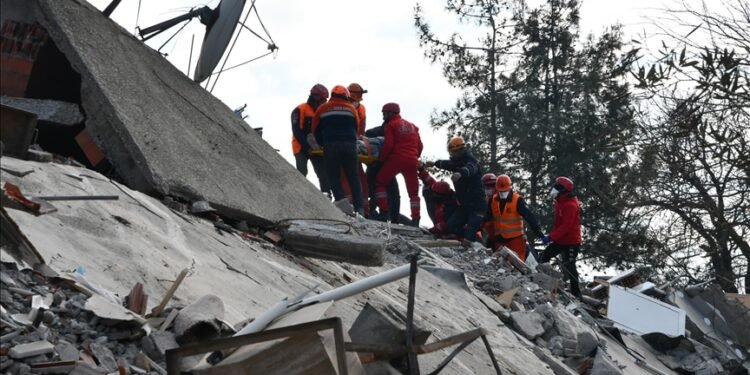 Hizmet-İş Sendikasından depremzedelere 3 milyon lira bağış