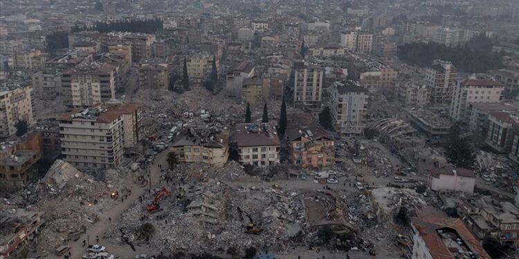 İş dünyasının yardım seferberliği sürüyor
