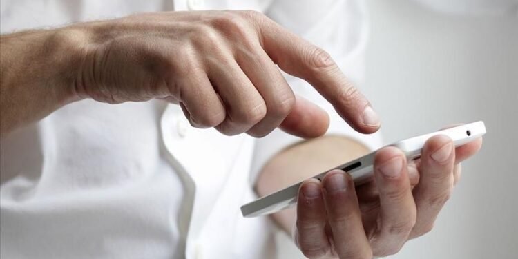 Cep telefonu ithalatında birim gümrük kıymetini yükseltecek tebliğ iptal edildi