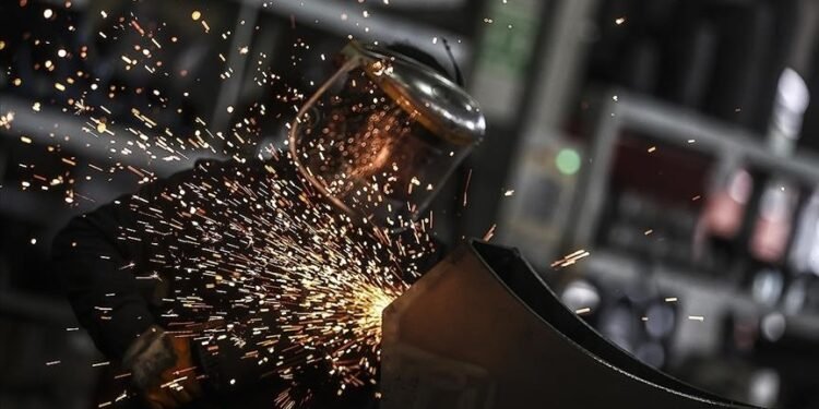 Sanayi üretimi aylık bazda yüzde 1,9 arttı