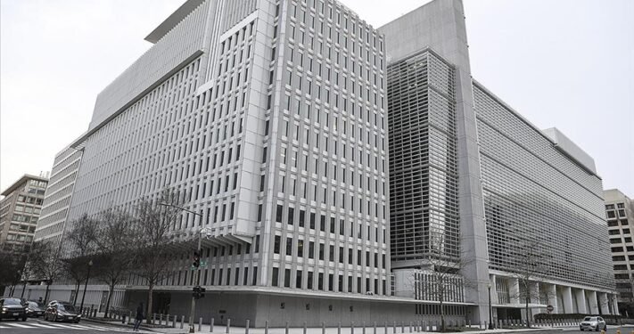 Dünya Bankası, küresel ekonomik büyüme tahminini yükseltti