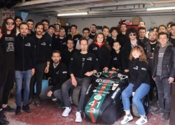 KOÜ’nün mühendis adayları Tesla’dan batarya sponsorluğu kazandı