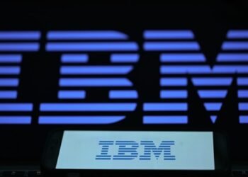 IBM’in geliri ikinci çeyrekte azaldı