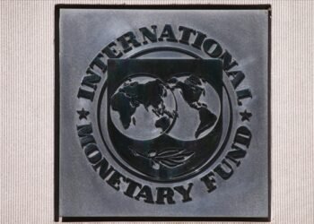 IMF, küresel büyüme tahminini yükseltti