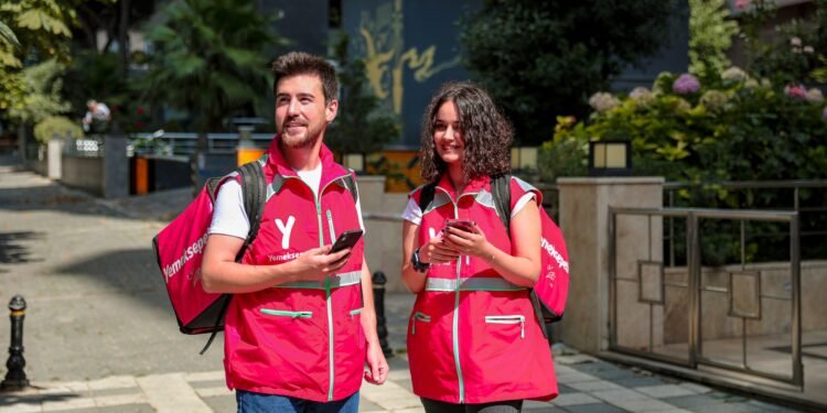 Yemeksepeti, yaya kurye hizmetini başlatıyor