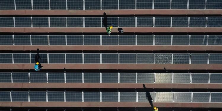 Bahreyn’deki “en büyük güneş enerjisi projesini” Türk firması üstlendi