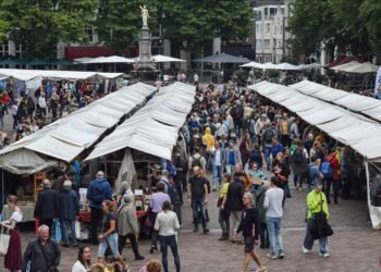 Hollanda ekonomisi resesyona girdi