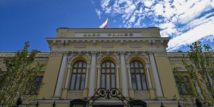 Rusya Merkez Bankası politika faizini yüzde 12’ye yükseltti