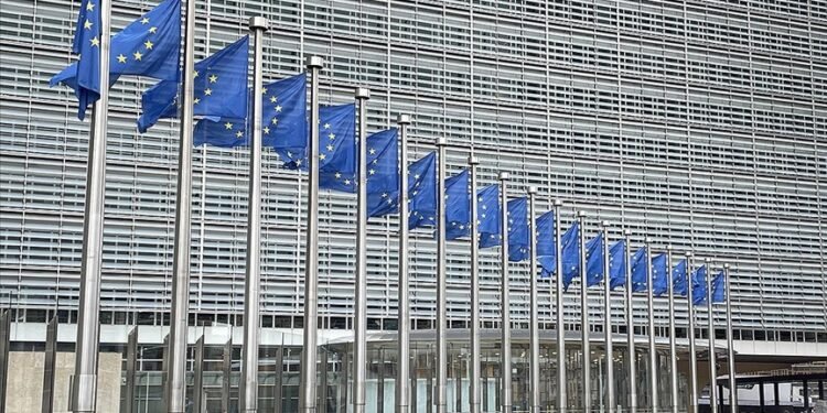 AB ekonomik büyüme beklentisini düşürdü