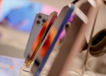 Apple, yeni telefon ve akıllı saat modellerini tanıttı