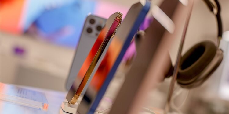 Apple, yeni telefon ve akıllı saat modellerini tanıttı