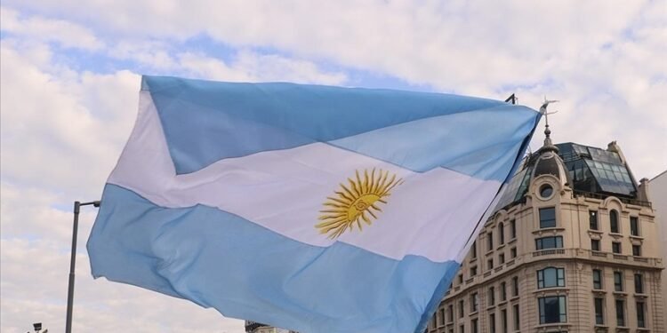 Arjantin’de asgari ücret yüzde 32 artırılacak