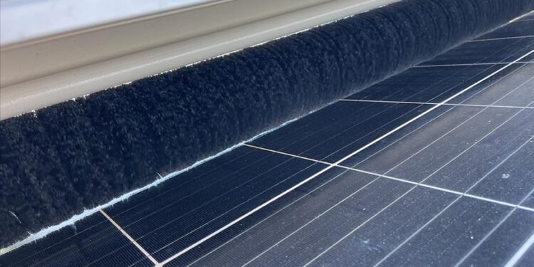 Trakya Üniversitesinde güneş panelleri için temizlik cihazı üretildi