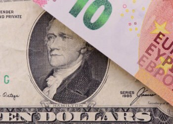 Dolar ve Euro Zirvede