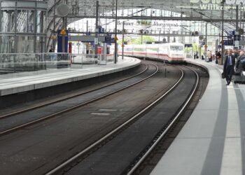 Alman Demiryolu Çalışanları Uyarı Grevine Gidiyor