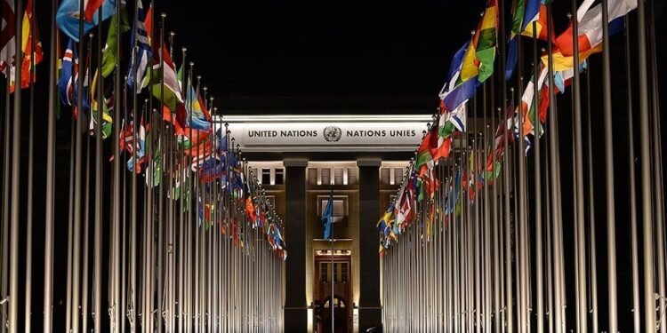 BM İklim Zirvesi’ne Doğru: Temiz Enerji ve Fosil Yakıtlar Arasındaki Ayrışma