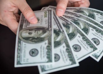 Dolar ve Euro Yeni Haftaya Yükselişle Başladı