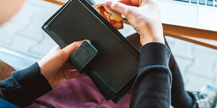 Asgari Ücret ile Kredi Kartı Borçları Arasındaki Uçurum Yükseliyor