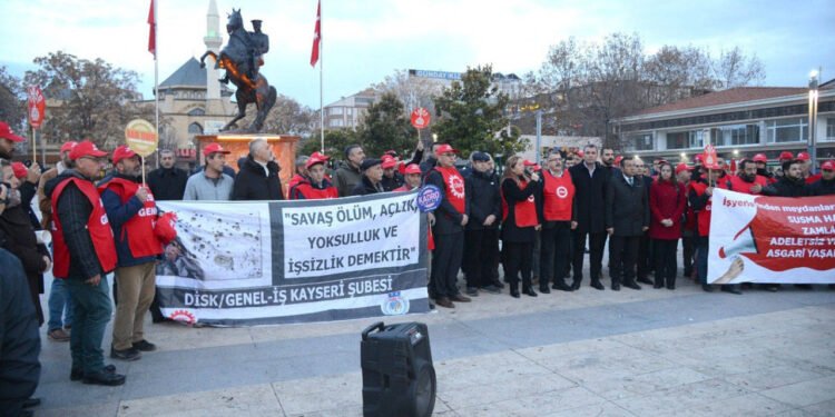 DİSK: “Adaletsiz Vergilerle Ekmeğimiz Küçülüyor”