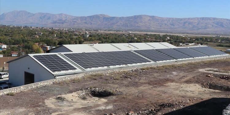 GES’ten Enerji Sağlayan Fabrika İhtiyaç Fazlası Elektriği Satıyor
